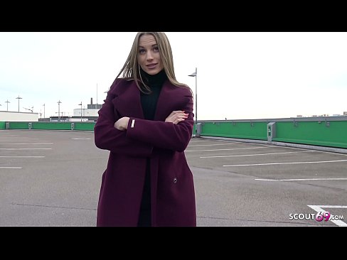 ❤️ ドイツ人スカウトマンは、夢のようにスティール、駐車場のテルテル、お金のためのセクシーに触れることです。 ポルノvk ❌️❤