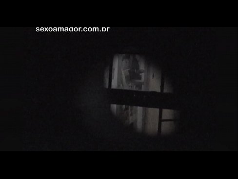 ❤️ ブロンドが空洞のレンガの後ろに隠れた近所の盗撮犯に密かにビデオ撮影される ポルノvk ❌️❤